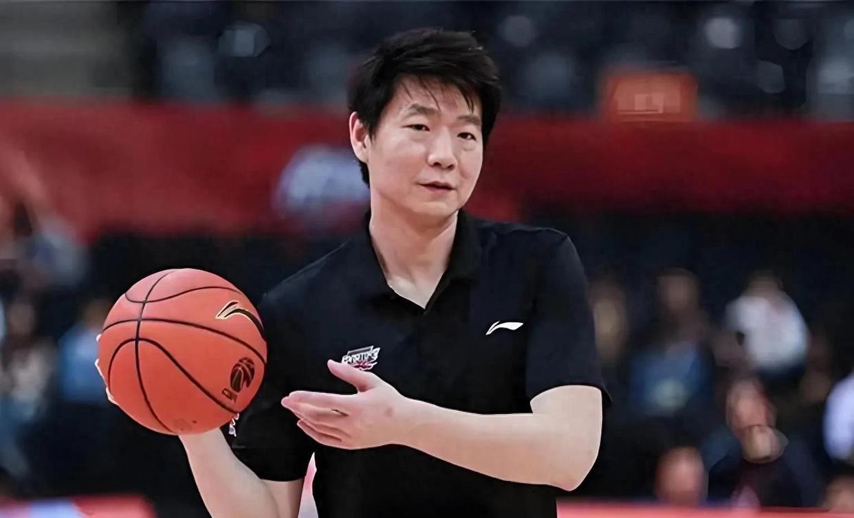 u8官方网址全明星赛关键时刻走向成谜，山东男篮主帅复盘，媒体盛赞，数据趋势出现新变化的简单介绍