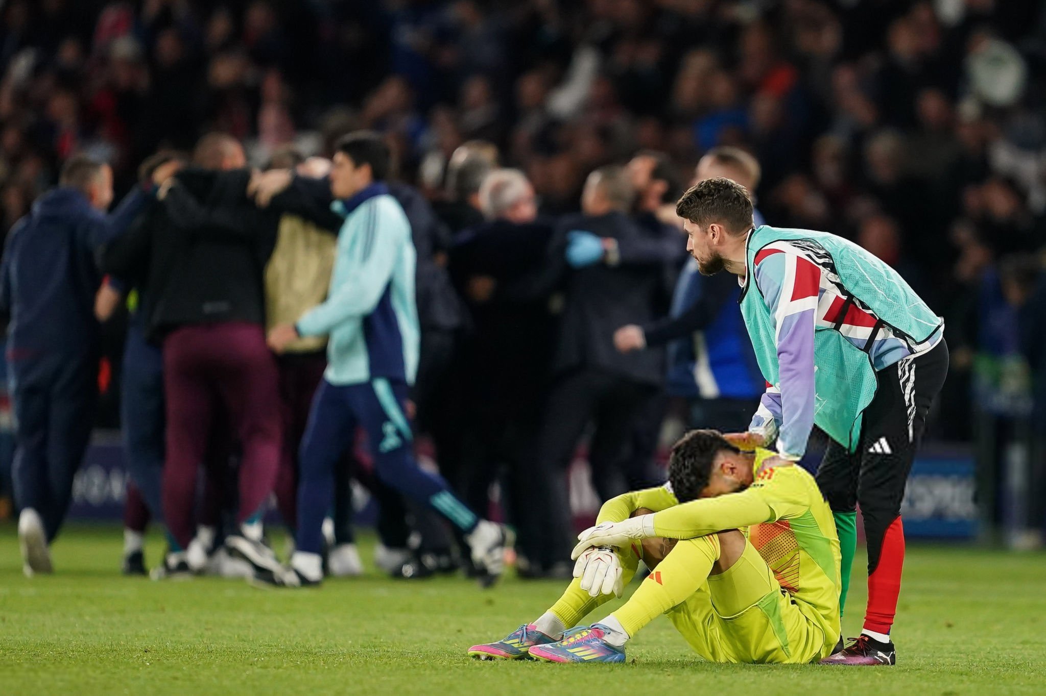 u8官方网址关于巴黎圣日耳曼发布备战花絮，集结日止住颓势，足总杯任务艰巨，更衣室氛围转暖的信息