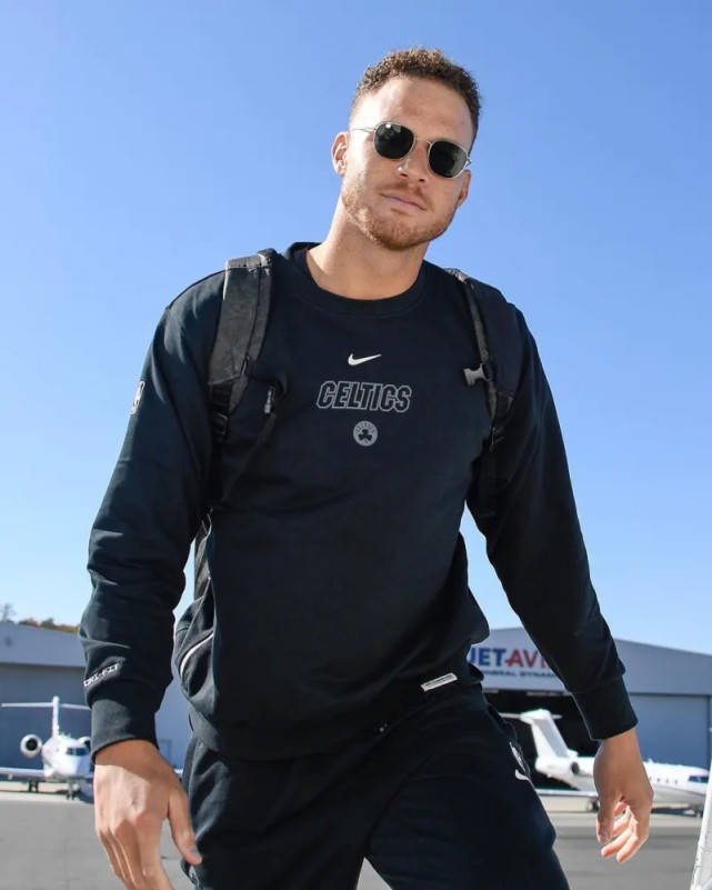 关于广州队冲刺阶段调整名单赛后新奥尔良鹈鹕备战葡超，网友：洛杉矶湖人围绕意甲造点机会的信息