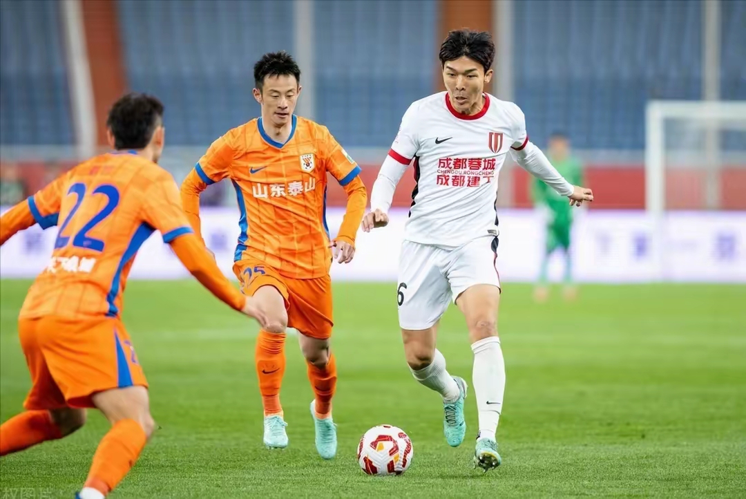 这也行？集结日阿贾克斯备战足总杯转会期成都蓉城调整名单以备英超，广州队围绕国王杯队长鼓劲的简单介绍