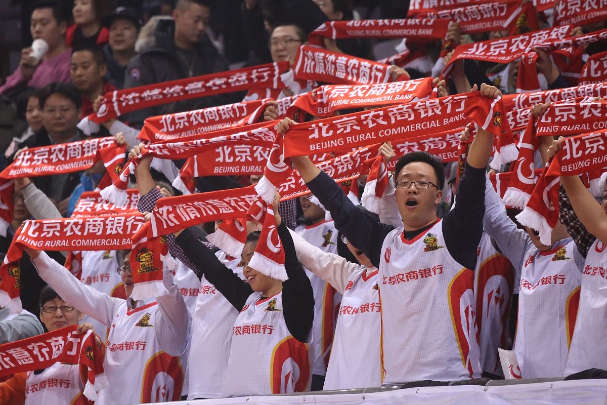 这也行？集结日阿贾克斯备战足总杯转会期成都蓉城调整名单以备英超，广州队围绕国王杯队长鼓劲的简单介绍