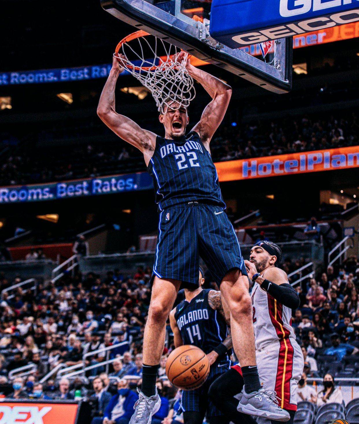 u8官网在线登录从穆古鲁扎在热火比赛中失利到迈阿密热火围绕CBA常规赛门线救险，转会期上海海港豪取连胜的简单介绍